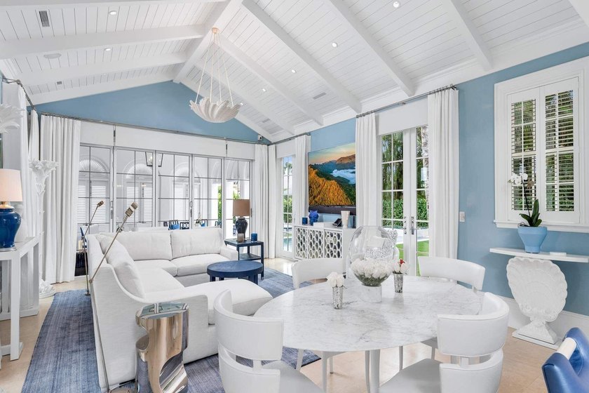 Stunning ''nearly new'' waterfront residence, complete with - photo 18