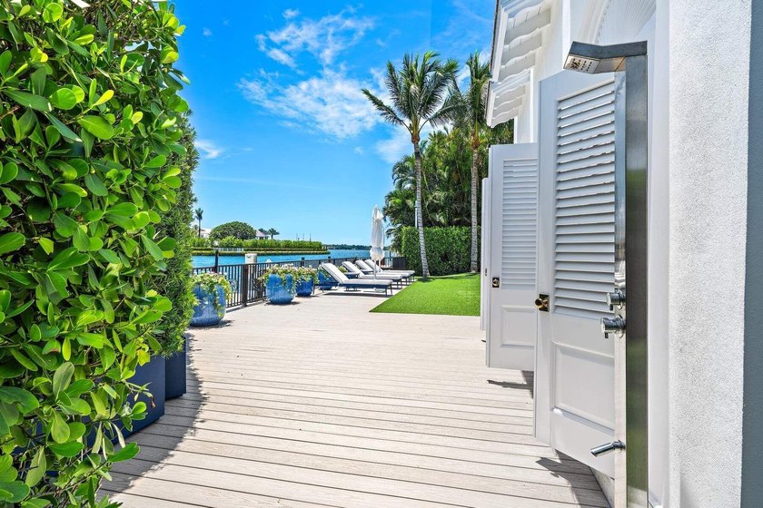 Stunning ''nearly new'' waterfront residence, complete with - photo 24