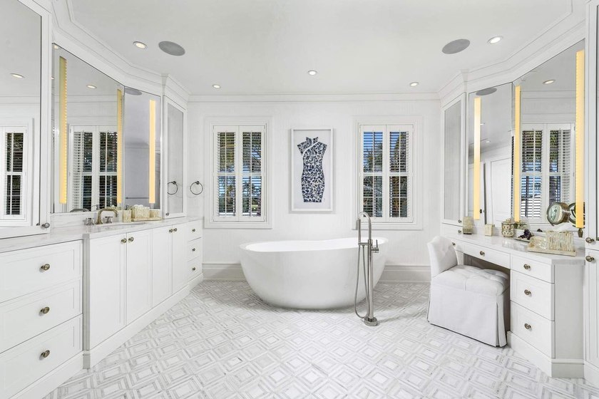 Stunning ''nearly new'' waterfront residence, complete with - photo 42