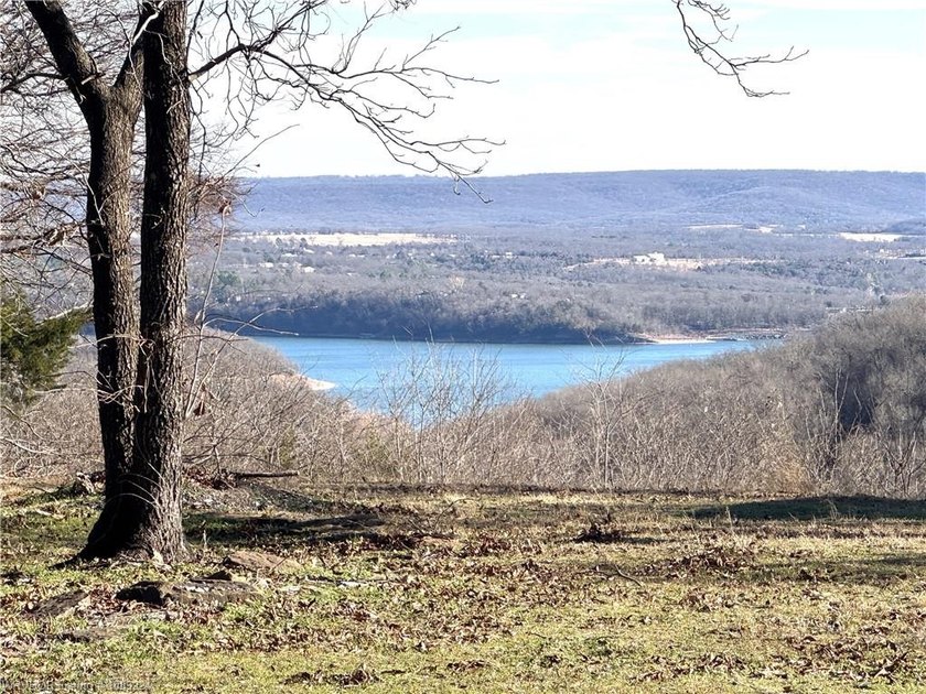 Wake up to beautiful views of Lake Tenkiller from the comfort of - photo 3