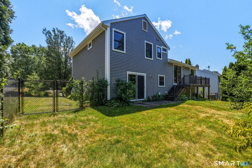 Welcome to 82 Lake Garda Drive, a beautifully maintained - photo 3