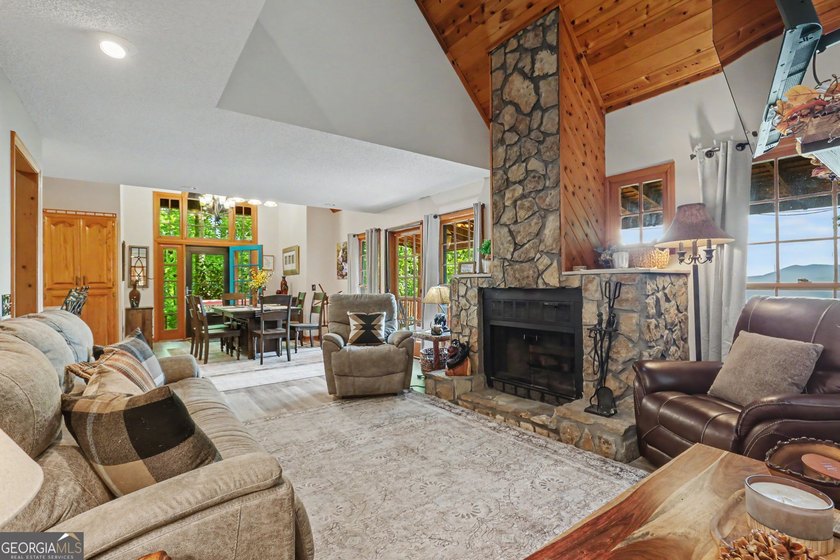 The Ultimate High-Elevation Retreat: Perched high above the - photo 34