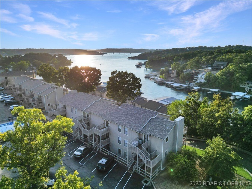 Your year-round Lake escape is ready and waiting. This fully - photo 20