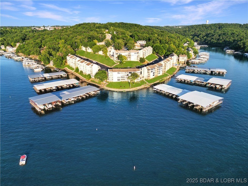Your year-round Lake escape is ready and waiting. This fully - photo 25