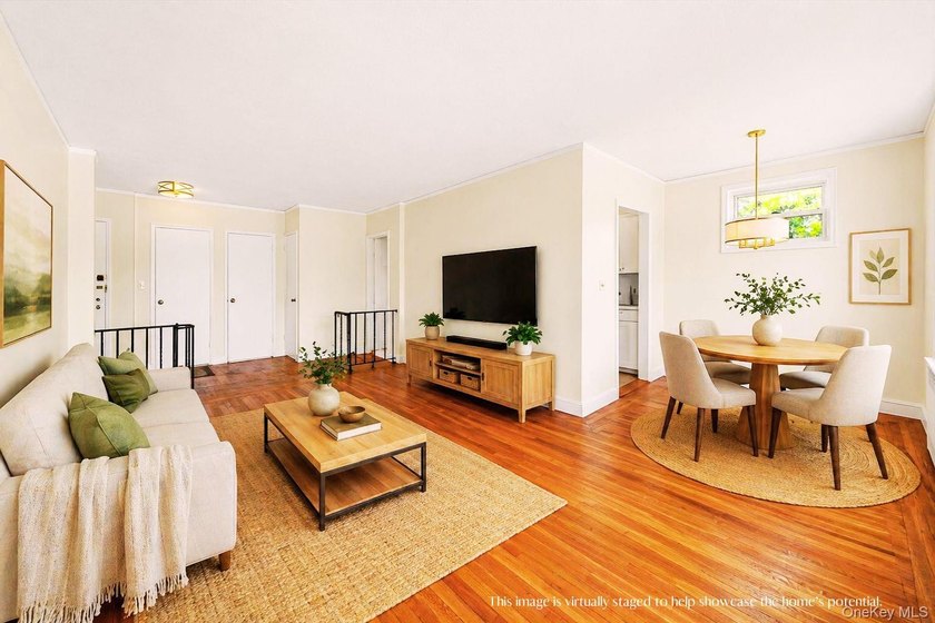 Back on the market, best deal in Riverdale! Spacious and - photo 5