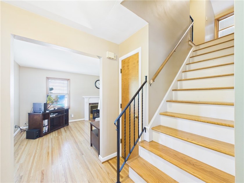 Classic Village Colonial that has been beautifully maintained - photo 8