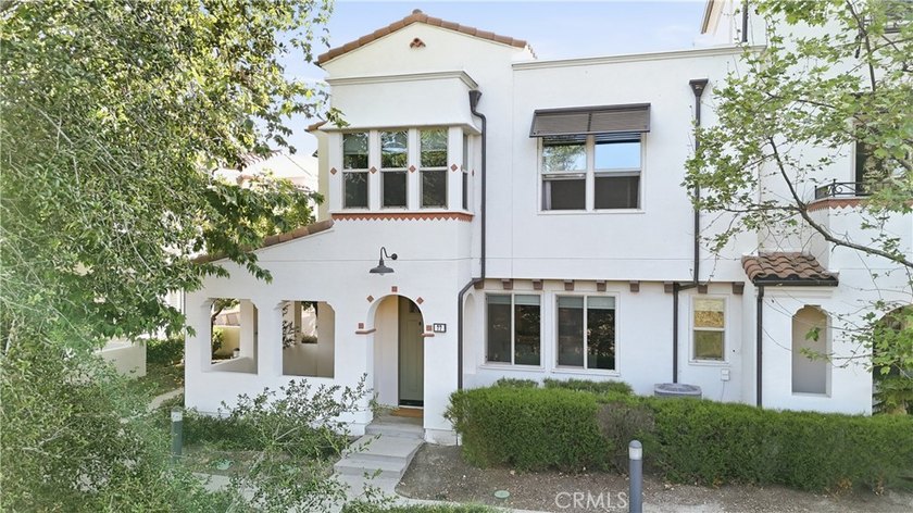 Welcome to one of the most private and desirable corner-unit - photo 2