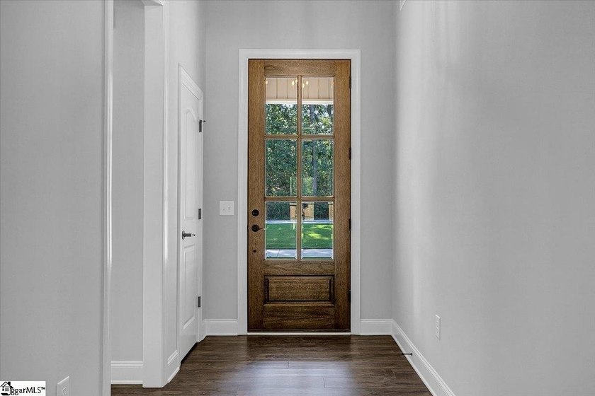 Welcome to this better-than-new craftsman-style ranch, just one - photo 4
