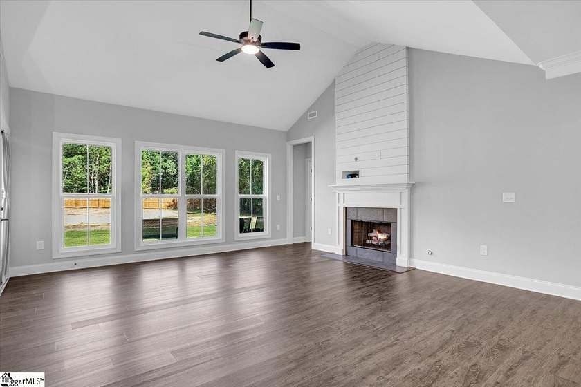 Welcome to this better-than-new craftsman-style ranch, just one - photo 8
