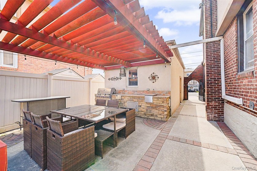 Introducing This Stunning Brick &amp; Stucco Colonial in Bayside - - photo 5