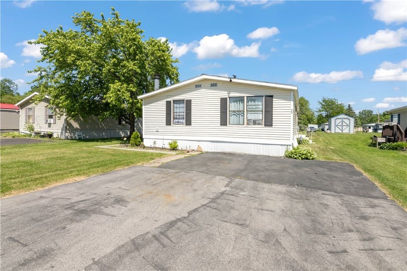 Charming 2 bedroom and 2 full-bath mobile home in the Brockport - photo 2