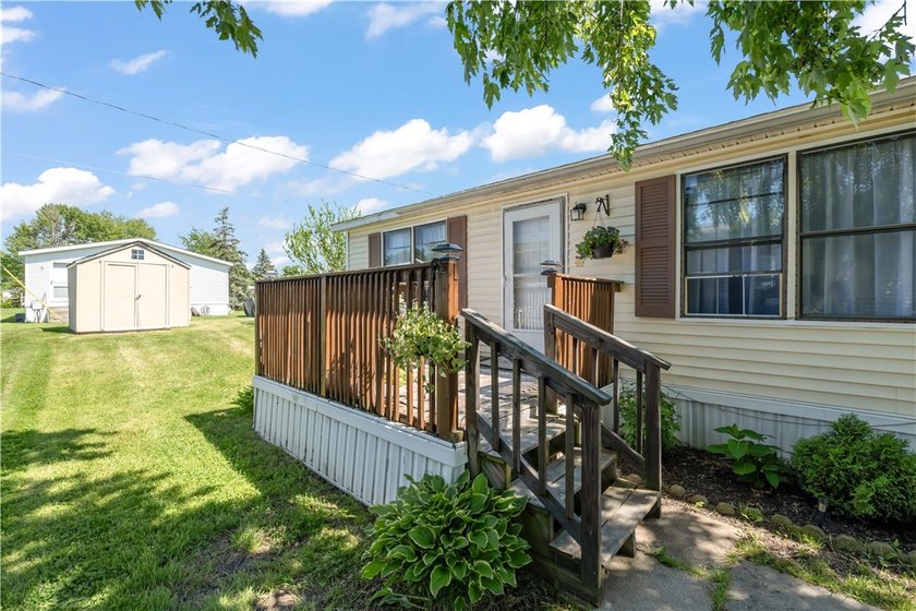 Charming 2 bedroom and 2 full-bath mobile home in the Brockport - photo 3