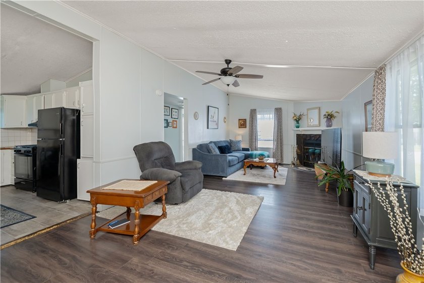 Charming 2 bedroom and 2 full-bath mobile home in the Brockport - photo 5
