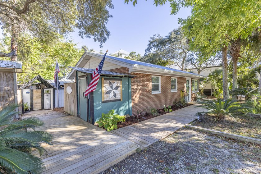 Fantastic one-of-a-kind Florida beach cottage located in the - photo 4