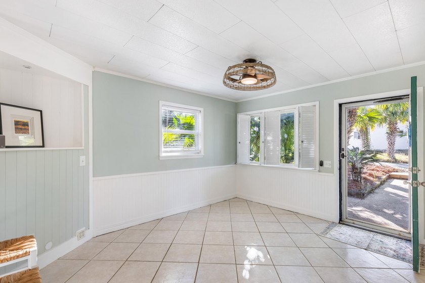 Fantastic one-of-a-kind Florida beach cottage located in the - photo 9