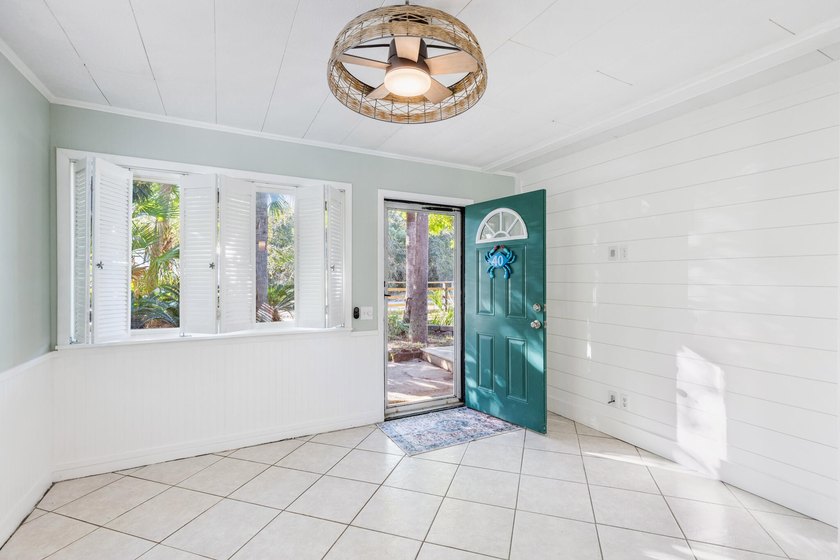 Fantastic one-of-a-kind Florida beach cottage located in the - photo 10