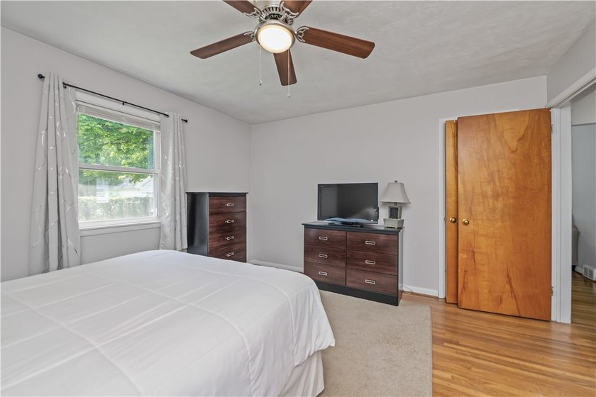 Lovingly maintained Ranch in Irondequoit! Step inside to a - photo 10