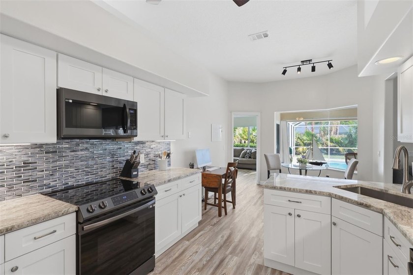Located just minutes to the Beach or Intracoastal River in the - photo 14