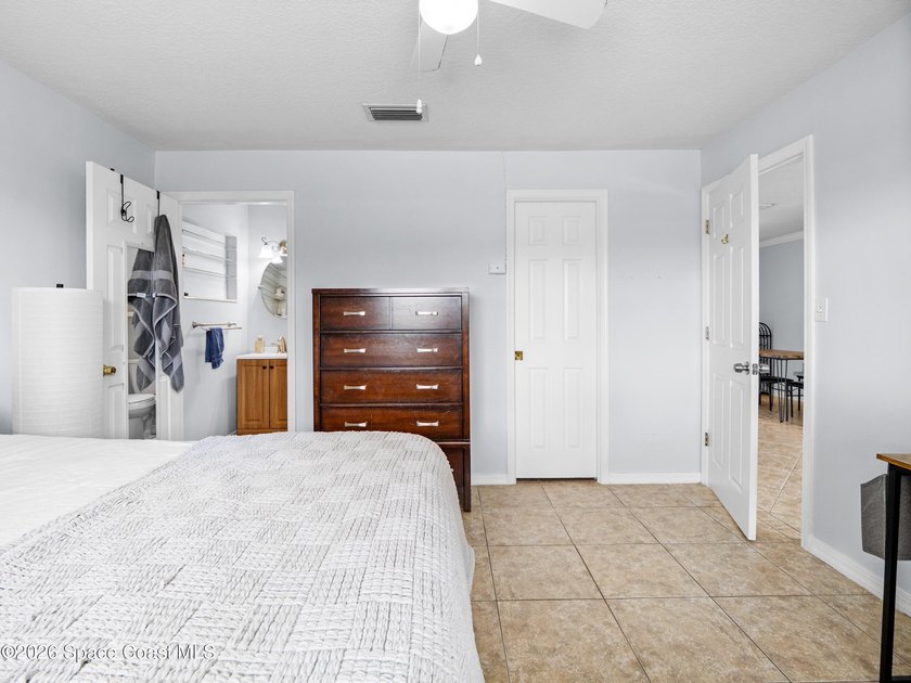 Discover the perfect blend of comfort and convenience in this - photo 15