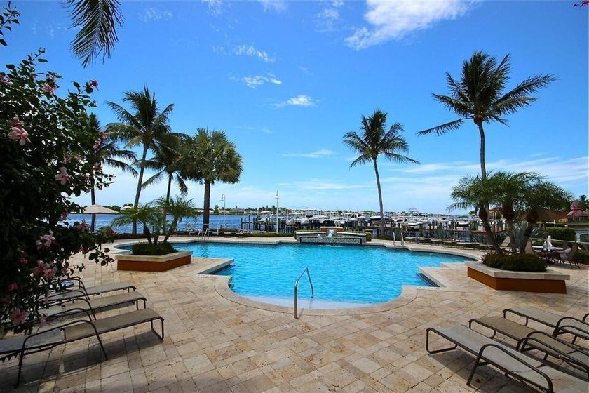 Exceptional opportunity to purchase a 2 bedroom 1 bath condo in - photo 17