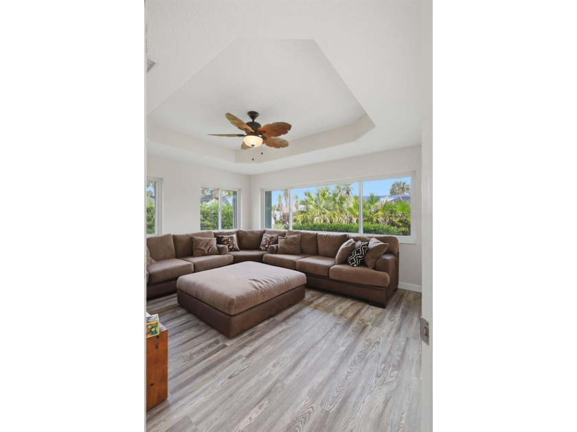 Located just minutes to the Beach or Intracoastal River in the - photo 20
