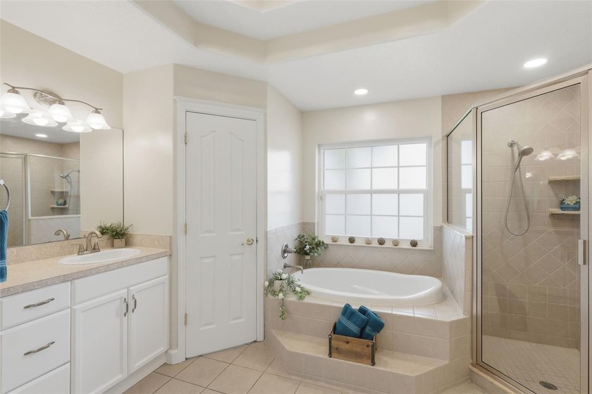Located just minutes to the Beach or Intracoastal River in the - photo 28