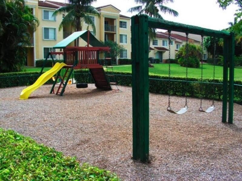 Exceptional opportunity to purchase a 2 bedroom 1 bath condo in - photo 30