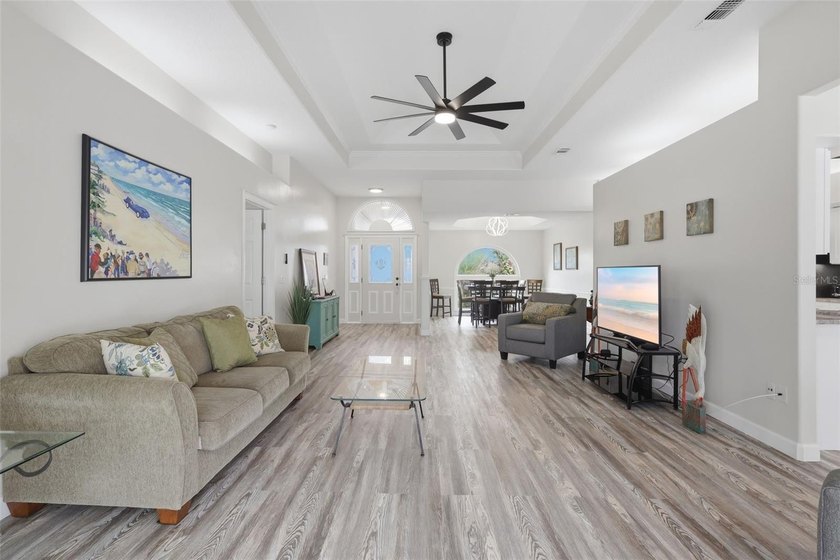 Located just minutes to the Beach or Intracoastal River in the - photo 32