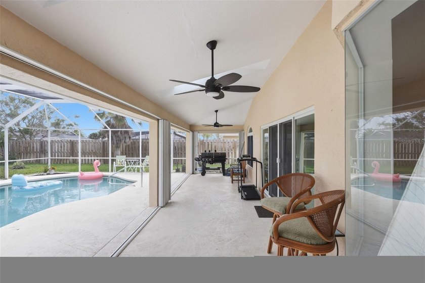 Located just minutes to the Beach or Intracoastal River in the - photo 35