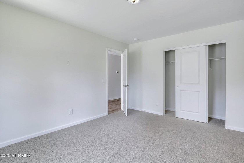 Welcome to your dream home! This elegant 3-bedroom, 2-bathroom - photo 6