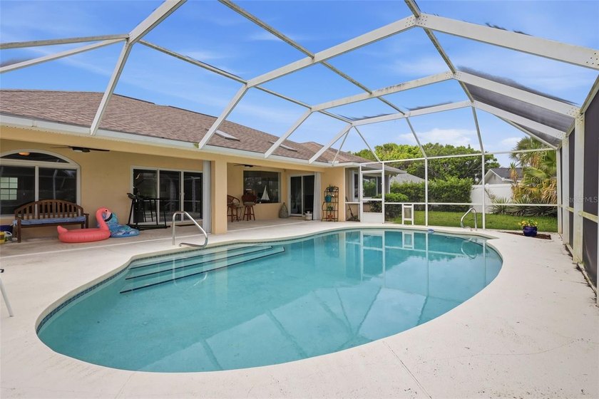 Located just minutes to the Beach or Intracoastal River in the - photo 36