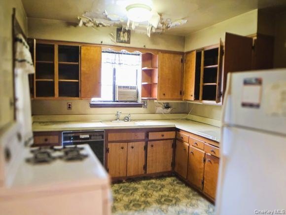 Throggs Neck - Two-Family Detached Brick Home Opportunity awaits - photo 6