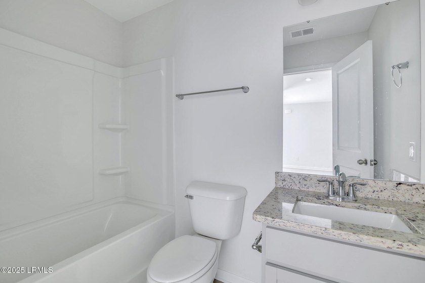 Welcome to your dream home! This elegant 3-bedroom, 2-bathroom - photo 9