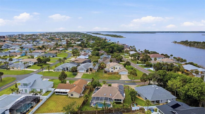 Located just minutes to the Beach or Intracoastal River in the - photo 41