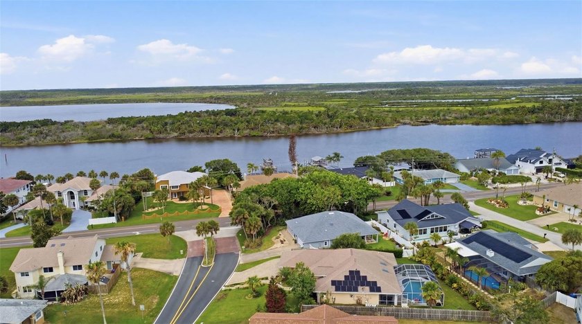 Located just minutes to the Beach or Intracoastal River in the - photo 42