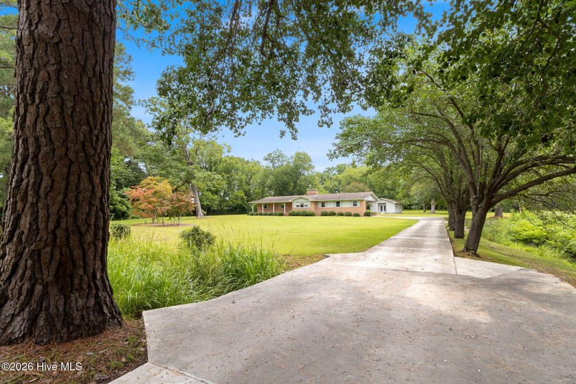 Tucked quietly away from the road at 312 N Mitchell Ford Rd in - photo 8