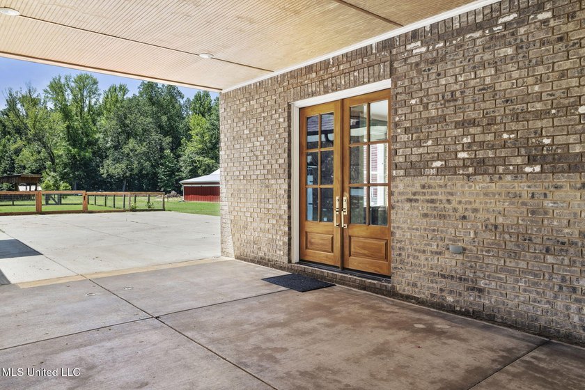 MODERN FARMHOUSE ESTATE ONLY 3 YEARS OLD! on 10 acres in - photo 16