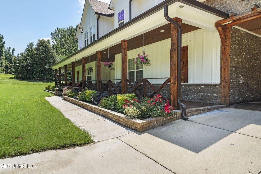 MODERN FARMHOUSE ESTATE ONLY 3 YEARS OLD! on 10 acres in - photo 18