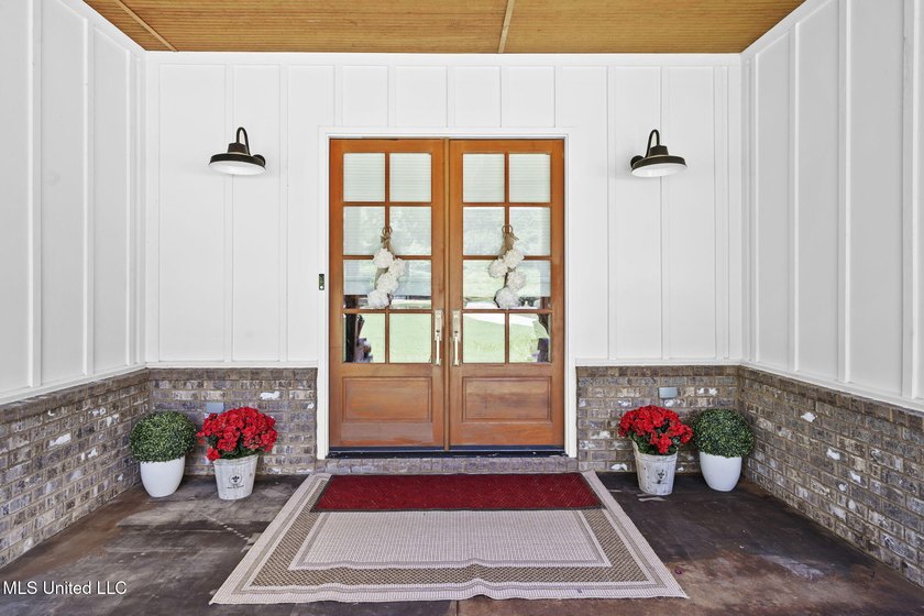 MODERN FARMHOUSE ESTATE ONLY 3 YEARS OLD! on 10 acres in - photo 20