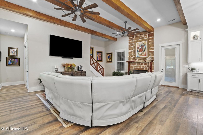 MODERN FARMHOUSE ESTATE ONLY 3 YEARS OLD! on 10 acres in - photo 23