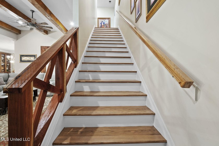 MODERN FARMHOUSE ESTATE ONLY 3 YEARS OLD! on 10 acres in - photo 40