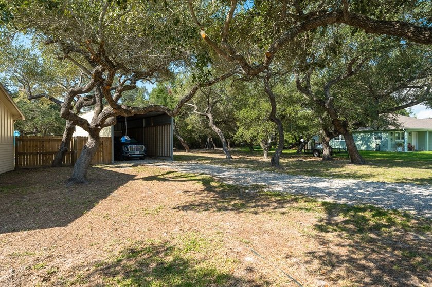 Beautiful One-Owner Coastal Retreat in Rockport/Lamar This - photo 15