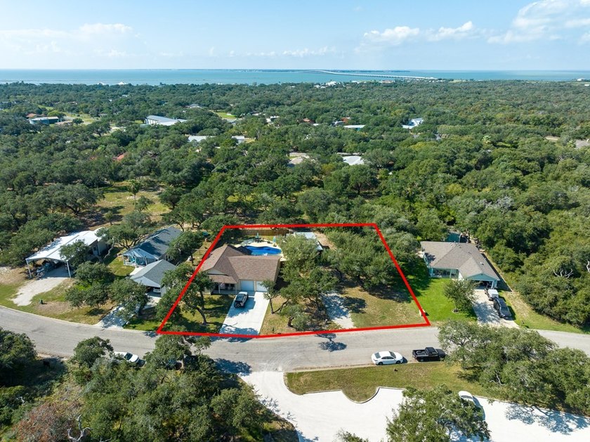 Beautiful One-Owner Coastal Retreat in Rockport/Lamar This - photo 18