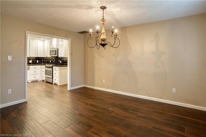 Beautifully updated 4 bedroom, 3 bath home located on a - photo 6