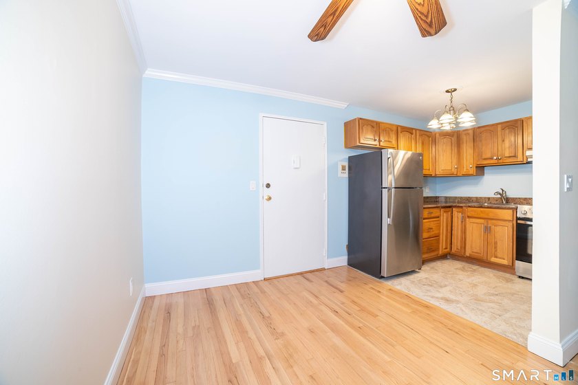 Move right into this beautifully updated one-bedroom condominium - photo 7