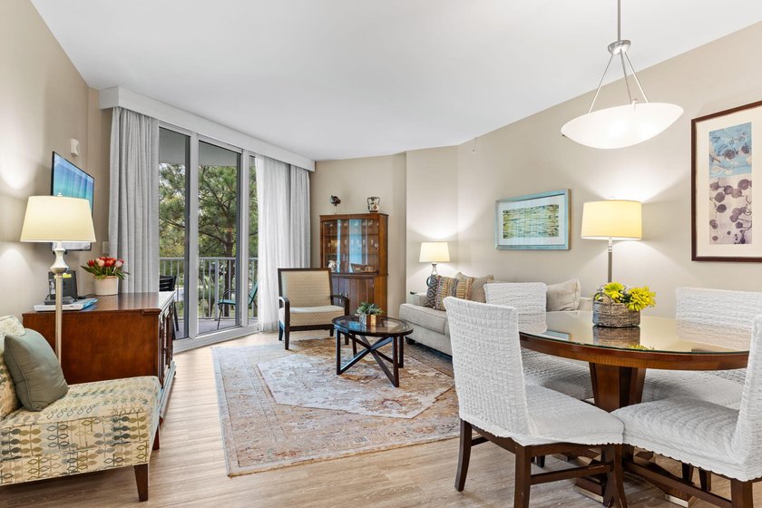 This beautifully updated condo offers an oversized kitchen - photo 15