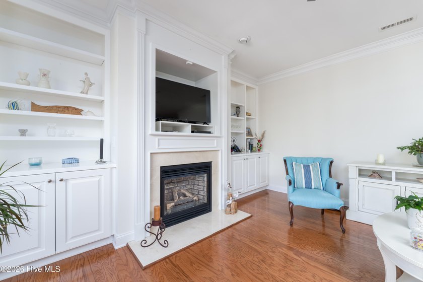 Beautiful brick home tucked away on a private cul-de-sac lot in - photo 5