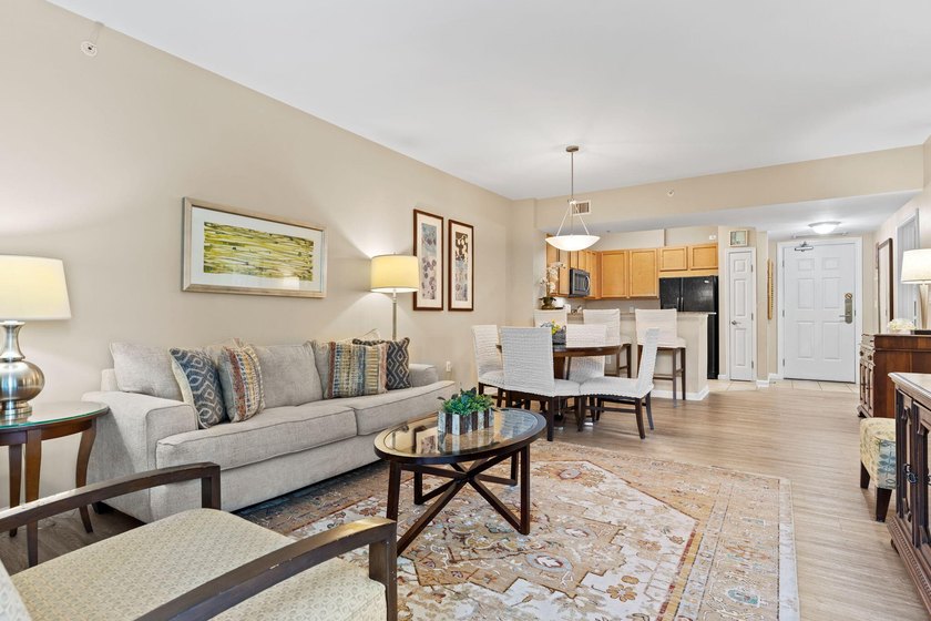 This beautifully updated condo offers an oversized kitchen - photo 16