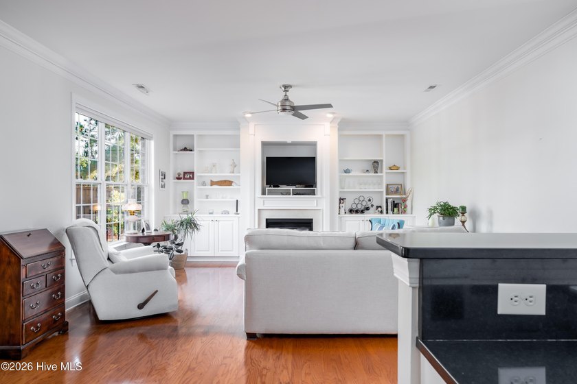 Beautiful brick home tucked away on a private cul-de-sac lot in - photo 9