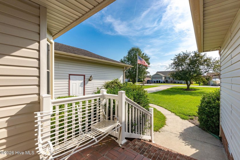 Welcome to this spacious 3-bedroom, 2-bath ranch home in the - photo 4